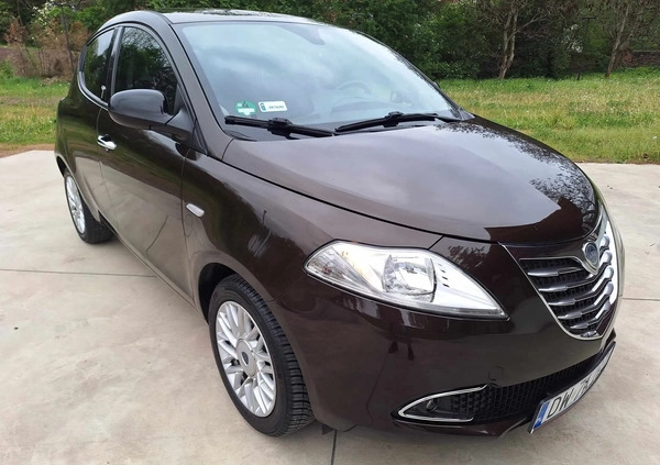 Lancia Ypsilon cena 24900 przebieg: 169300, rok produkcji 2014 z Dzierżoniów małe 379